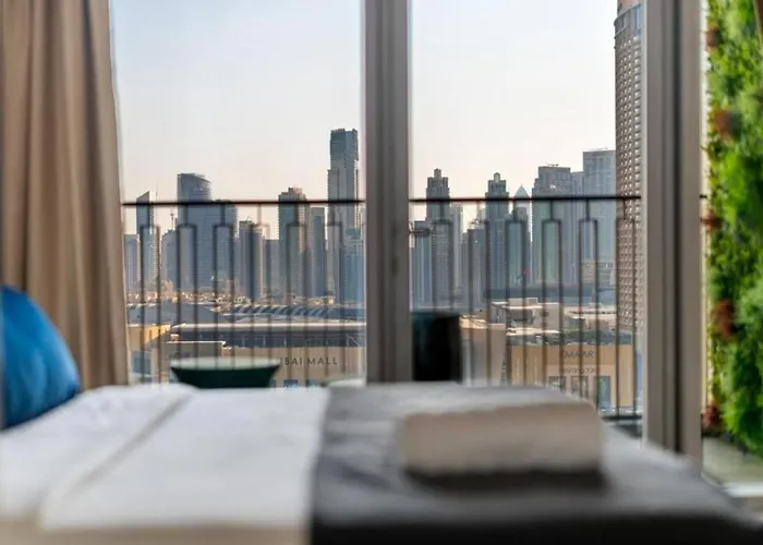 Chic & Luxurious Apartment With Burj Khalifa View