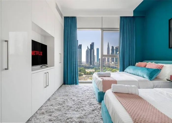 Chic & Luxurious Apartment With Burj Khalifa View